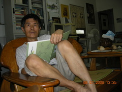 草根牧師繪畫神情                                                    