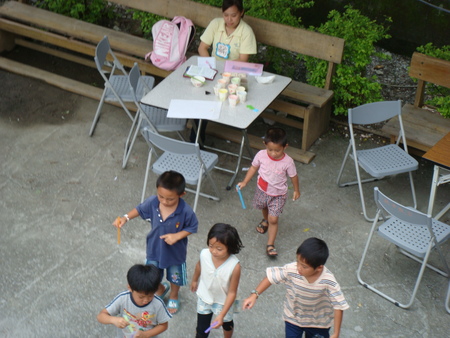 這是從親愛教會的2樓陽台往空地拍的